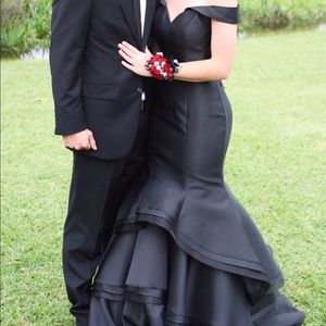 Black Sherri Hill prom dress